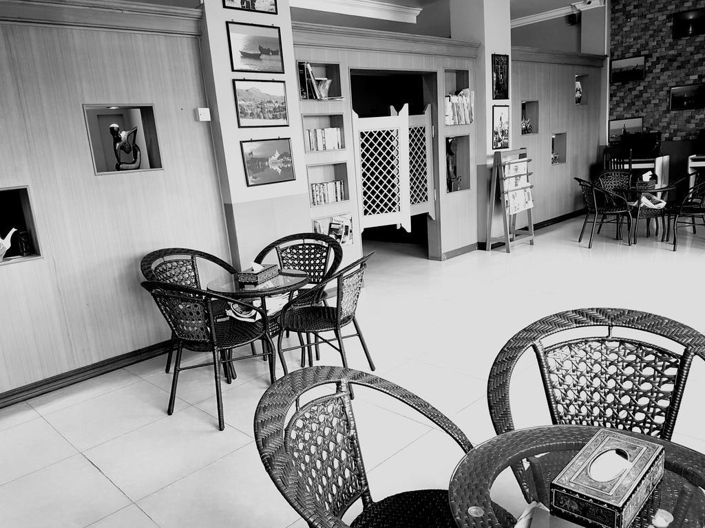 Hotel 63 Янгон Екстер'єр фото