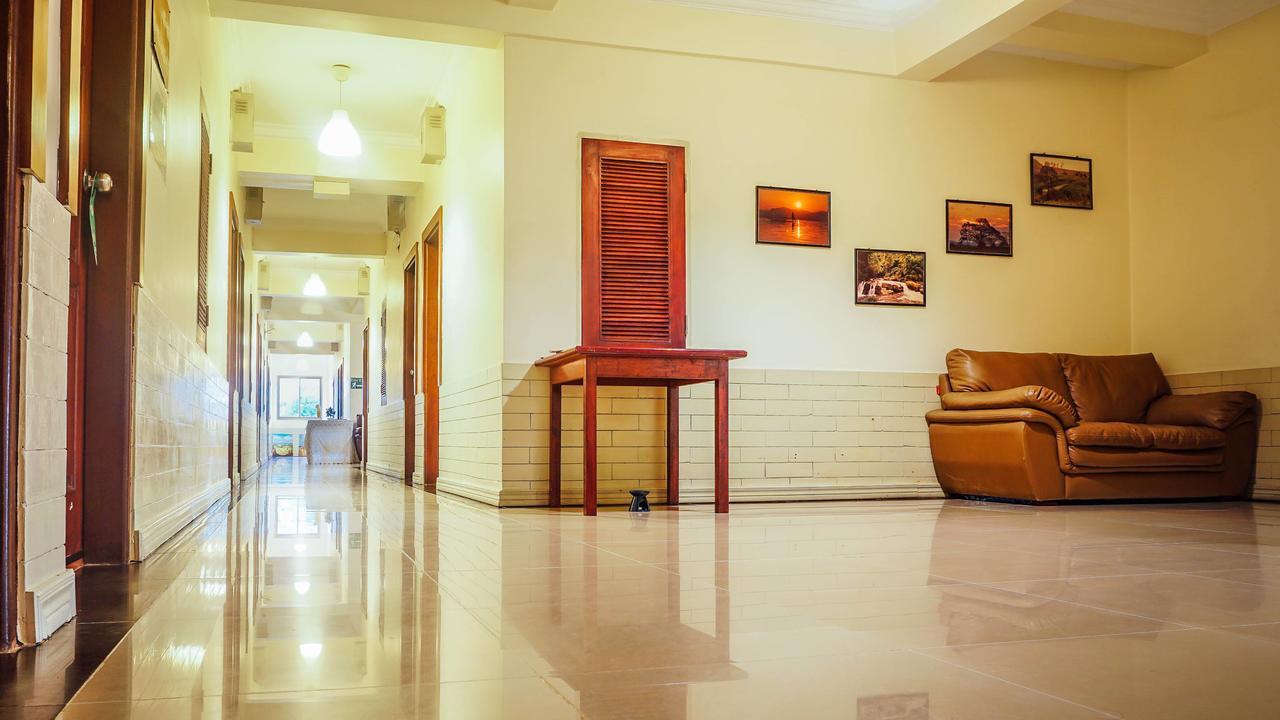 Hotel 63 Янгон Екстер'єр фото